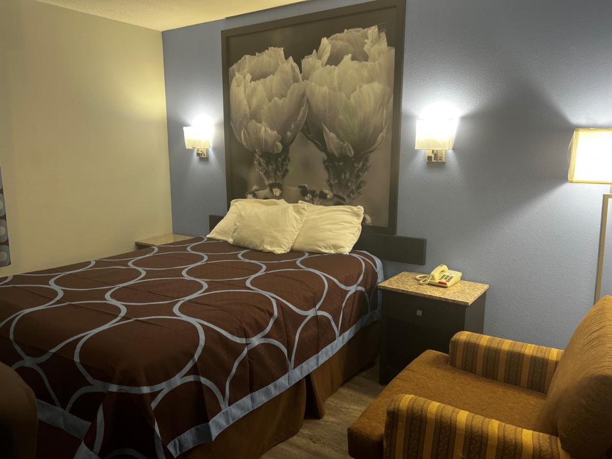 ซูเปอร์ 8 บาย วินด์แฮม คลีฟแลนด์ เท็กซัส Hotel ภายนอก รูปภาพ
