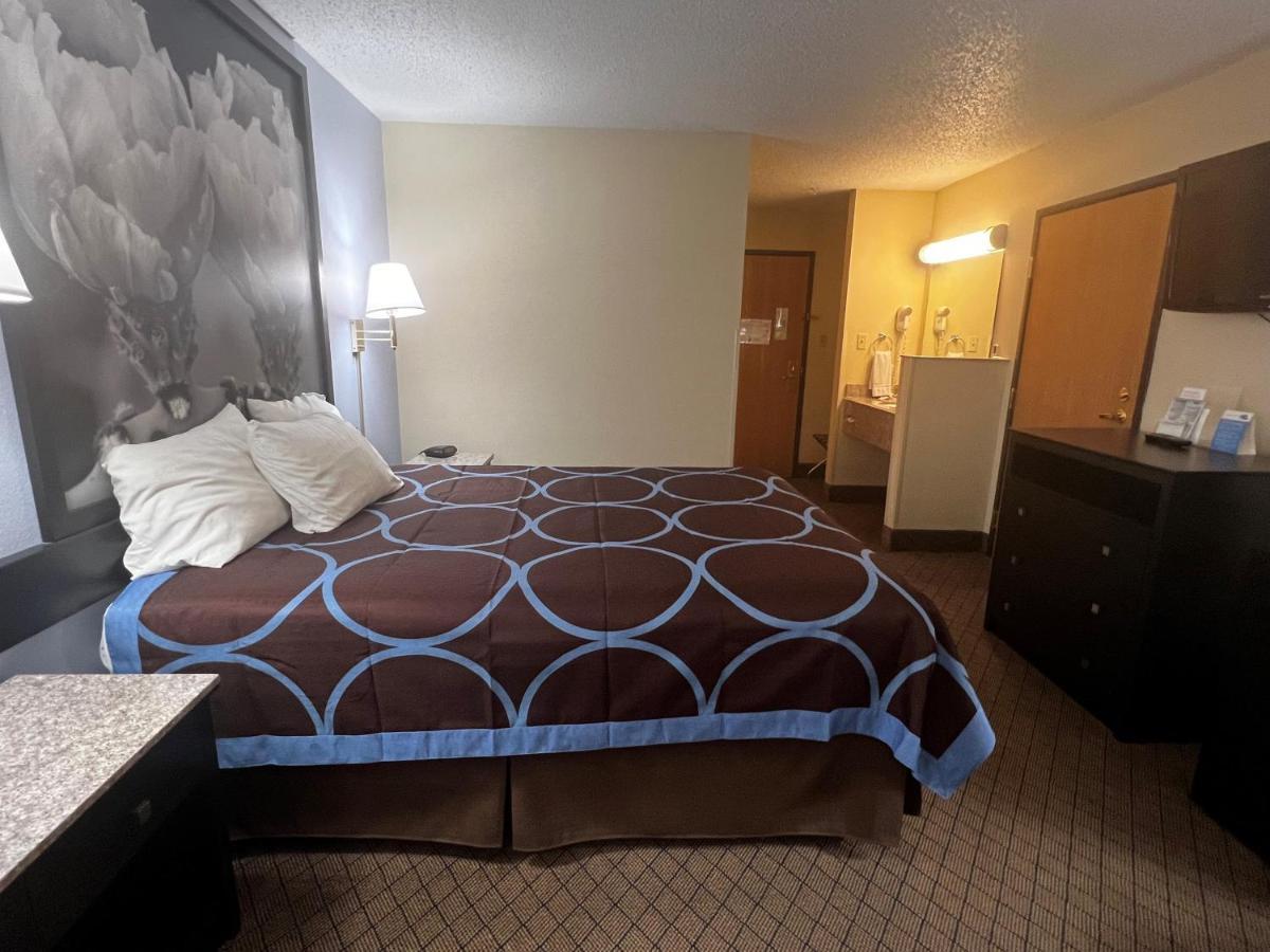 ซูเปอร์ 8 บาย วินด์แฮม คลีฟแลนด์ เท็กซัส Hotel ภายนอก รูปภาพ