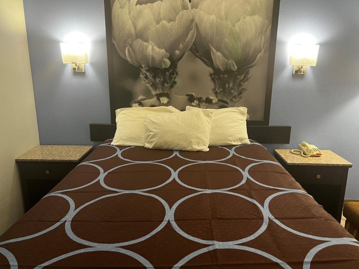 ซูเปอร์ 8 บาย วินด์แฮม คลีฟแลนด์ เท็กซัส Hotel ภายนอก รูปภาพ